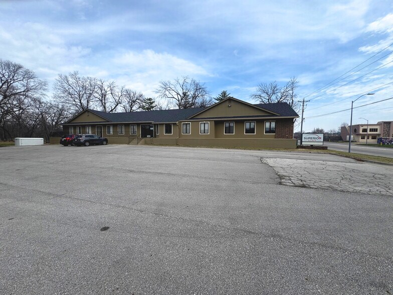 More Photos Of 7445 University Ave, Des Moines Medical For Sale