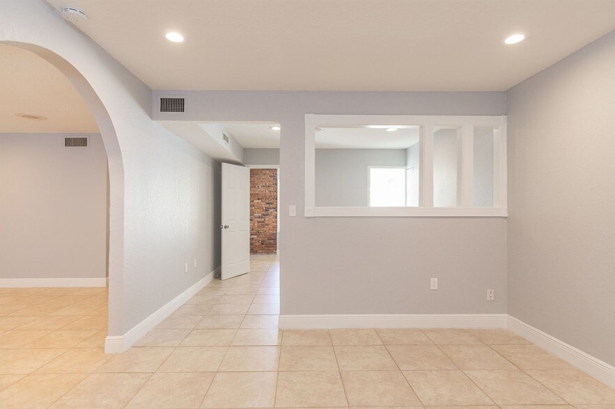 More Photos Of 2244 1st Ave N, Saint Petersburg Medical For Lease