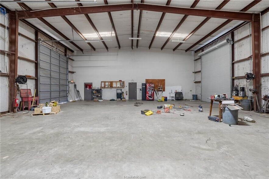 More Photos Of 108 San Jacinto Ln, Bryan Warehouse For Lease