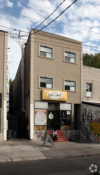 Primary Photo Of 249 Augusta Ave, Toronto Storefront Retail Residential For Lease