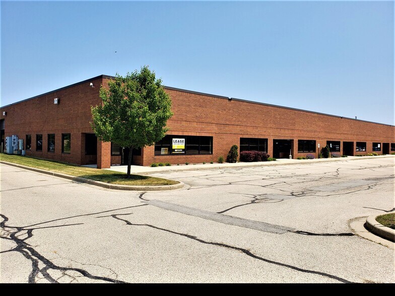More Photos Of 9803-9835 S 13th St, Oak Creek Light Manufacturing For Lease
