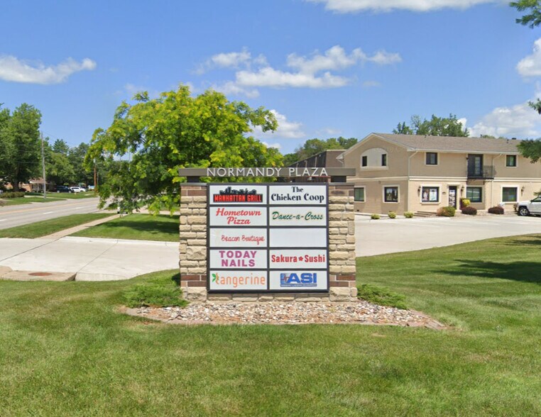 More Photos Of 1960-1984 Grand Ave, West Des Moines Unknown For Lease