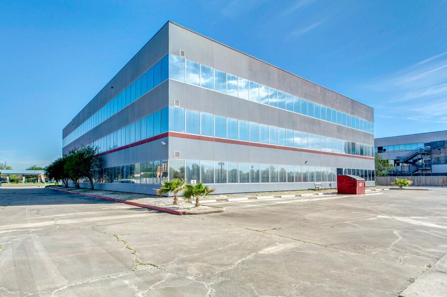 More Photos Of 8449 W Bellfort St, Houston Office For Lease