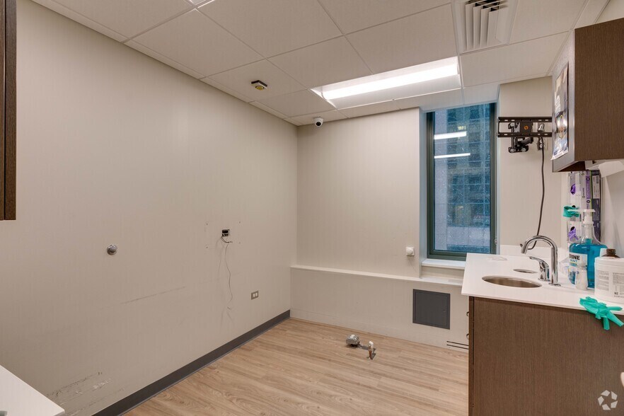 More Photos Of 105 W Madison St, Chicago Office Residential For Lease