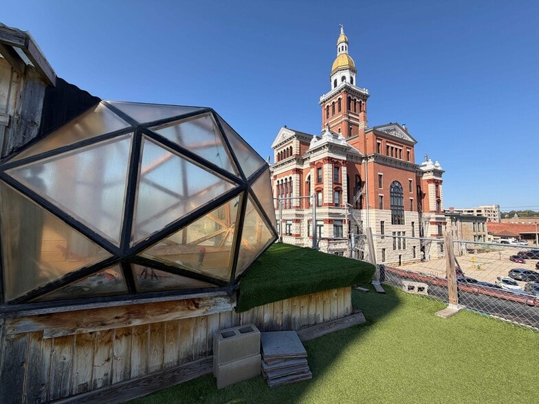 More Photos Of 62 E 7th St, Dubuque General Retail For Sale