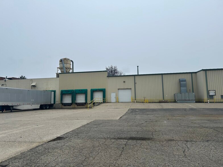More Photos Of 3340-3350 Main St, Ravenna Light Manufacturing For Sale