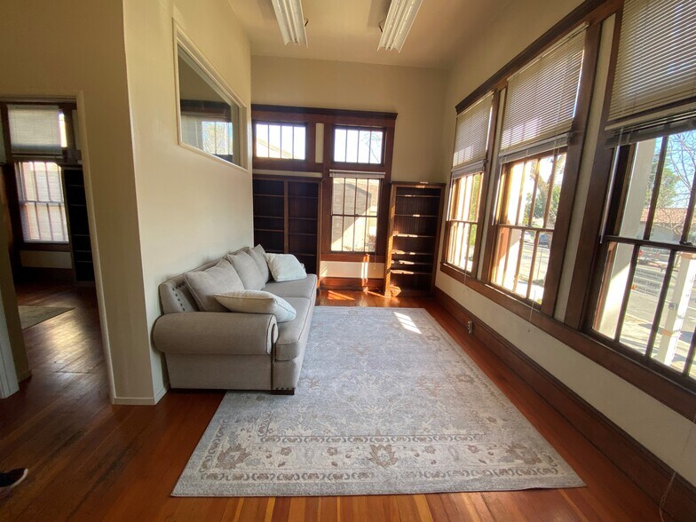 More Photos Of 355 W Las Palmas Ave, Patterson Office Residential For Sale