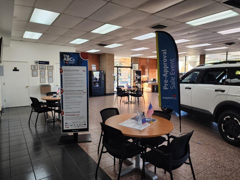 More Photos Of 2934 Valley Ave, Winchester Auto Dealership For Lease