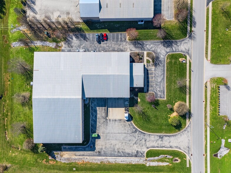 More Photos Of 1019 Mt. Vernon Rd, Shelbyville Warehouse For Lease