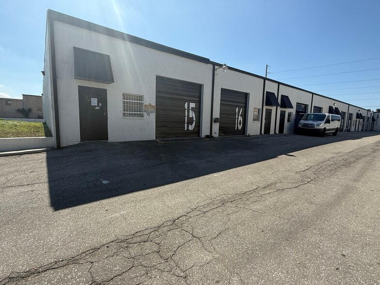 More Photos Of 2020 S Combee Rd, Lakeland Warehouse For Lease