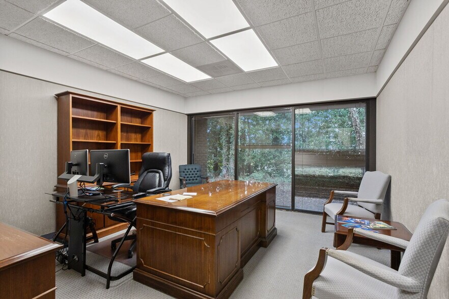 More Photos Of 127 Tanner Rd, Greenville Flex For Lease