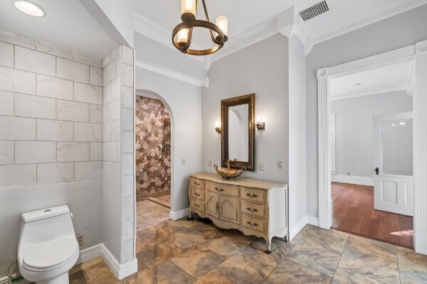 More Photos Of 728 S Spring St, Manchester Specialty For Sale