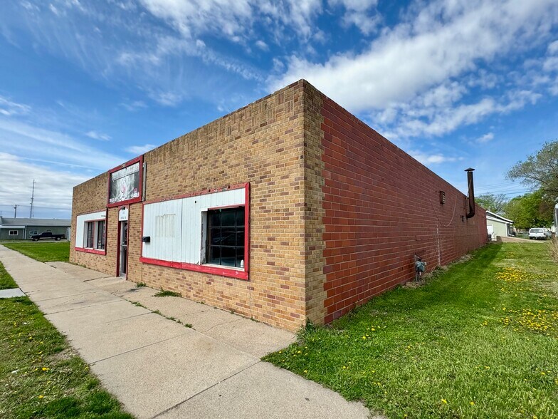More Photos Of 1712 Central Ave, Kearney Warehouse For Lease