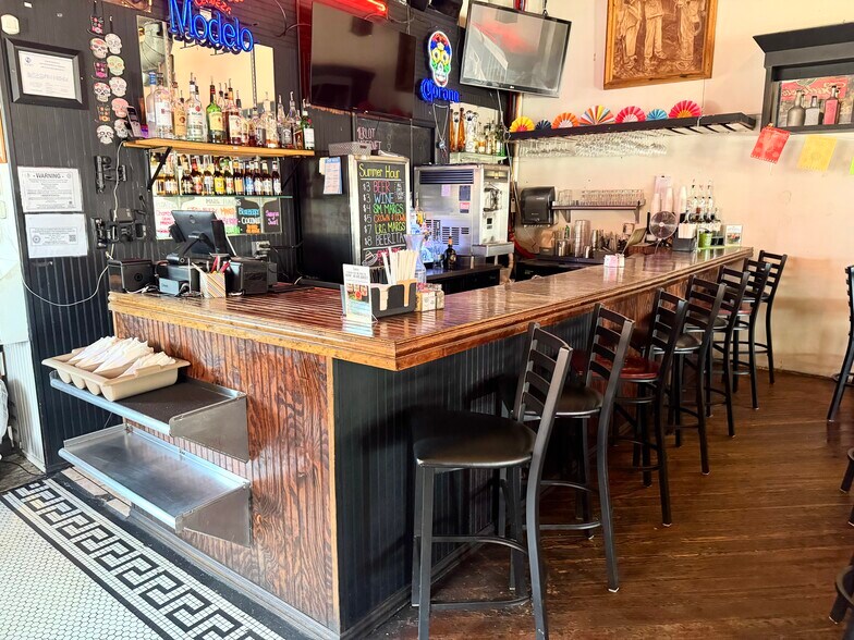 More Photos Of 101 N Goliad, Rockwall Restaurant For Lease