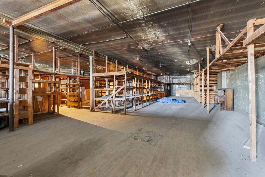 More Photos Of 711 Washington Ave, Bay City Medical For Sale