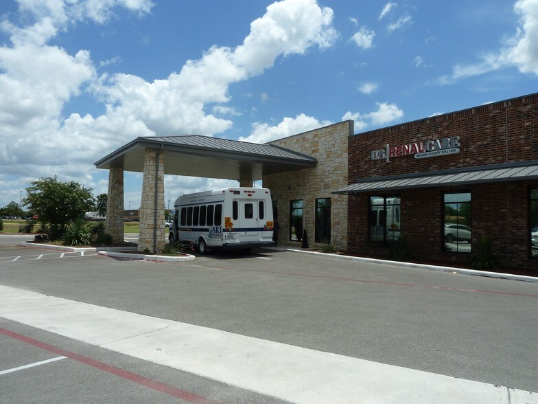 More Photos Of 205 22nd St, Hondo Medical For Sale