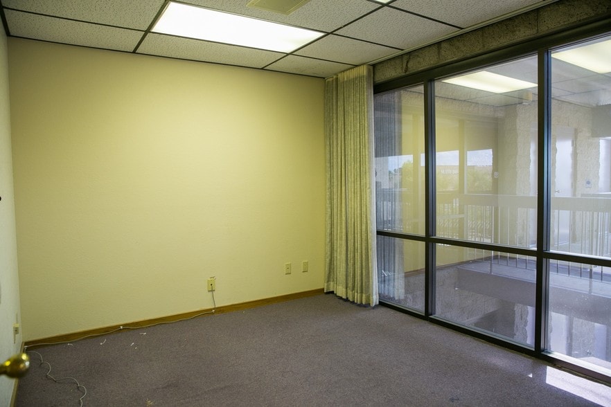 More Photos Of 165 E Southern Ave, Mesa Loft Creative Space For Lease