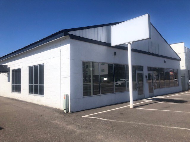 More Photos Of 5213 W Broadway Ave, Minneapolis Auto Dealership For Lease