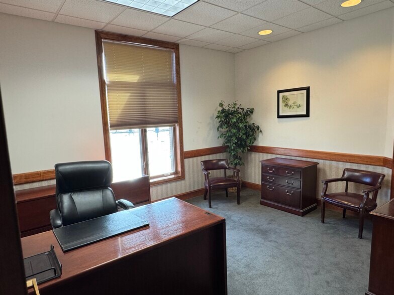 More Photos Of 2941 Greenbriar Dr, Springfield Office For Sale