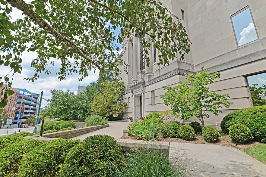 More Photos Of 120 W 7th St, Bloomington Office For Lease