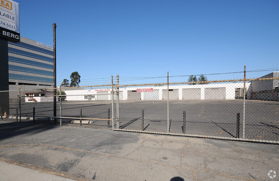 More Photos Of 5835 Sepulveda Blvd, Van Nuys Auto Repair For Lease