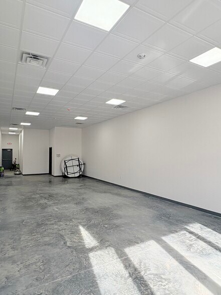 Primary Photo Of 110 Orange Ct, Bowling Green Flex For Lease