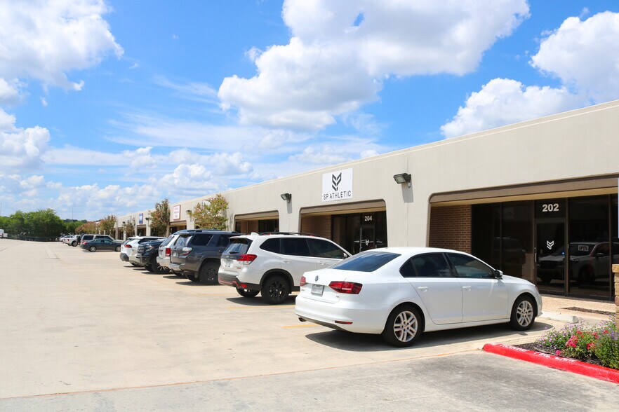 More Photos Of 431 Isom Rd, San Antonio Unknown For Lease