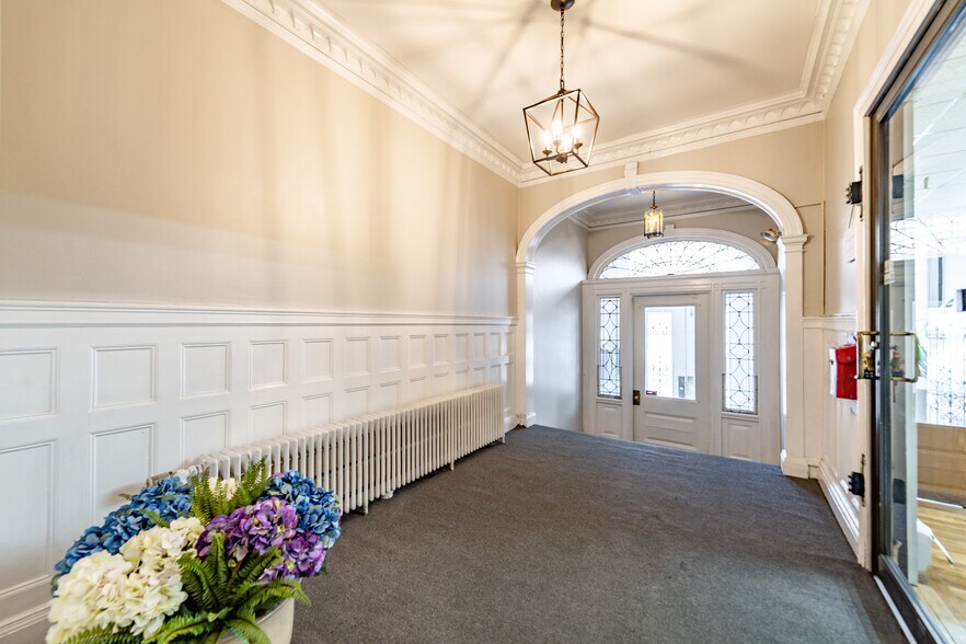 More Photos Of 470 Commonwealth Ave, Boston Apartments For Sale