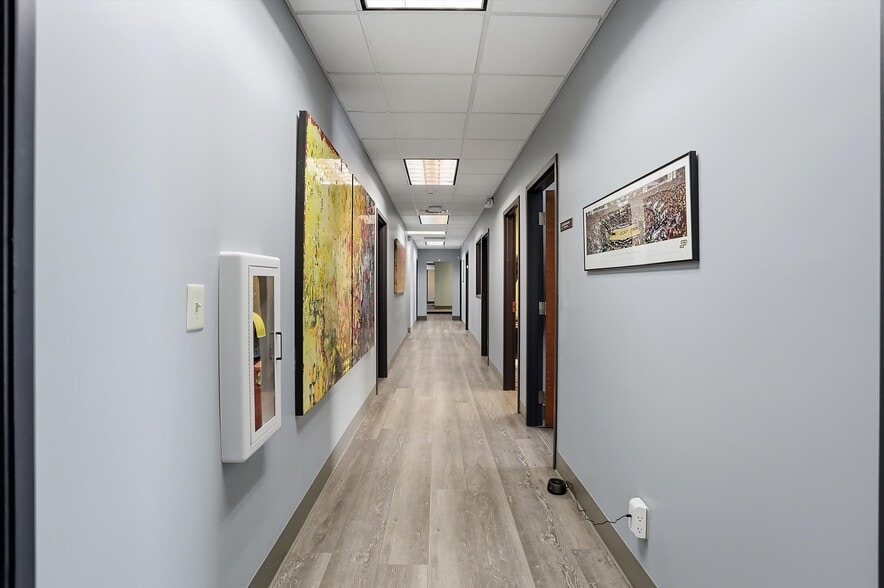 More Photos Of 8770 Purdue Rd, Indianapolis Office For Sale