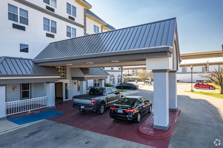 More Photos Of 10835 Composite Dr, Dallas Hotel For Sale