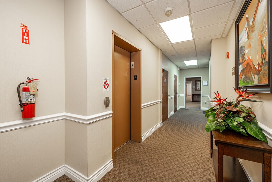 More Photos Of 3831 Tyrone Blvd N, Saint Petersburg Office For Lease