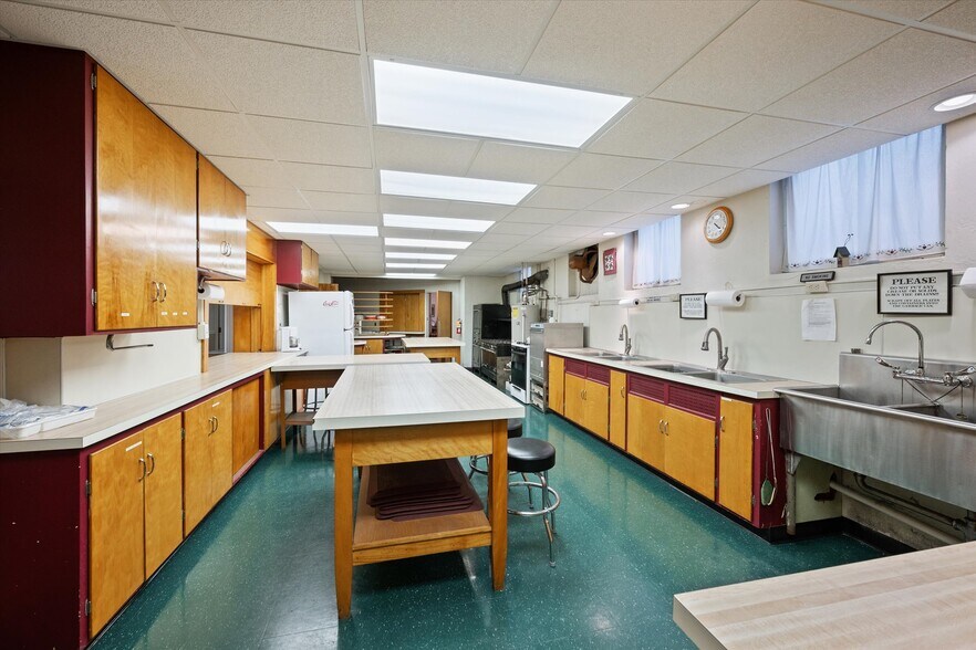 More Photos Of 725 Navarre Ave, Toledo Religious Facility For Sale