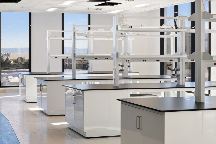 More Photos Of 499 Forbes Blvd, South San Francisco Research And Development For Lease