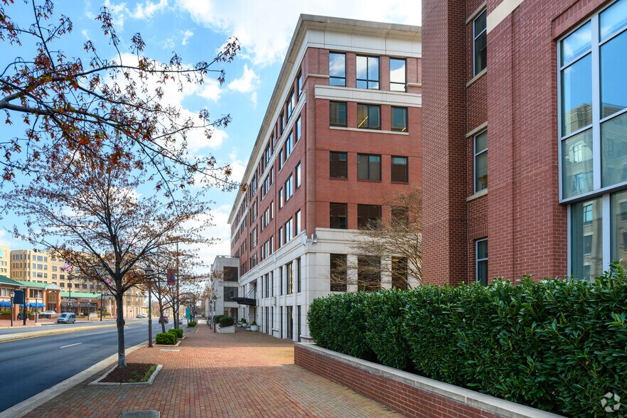 More Photos Of 1900 Duke St, Alexandria Office For Lease