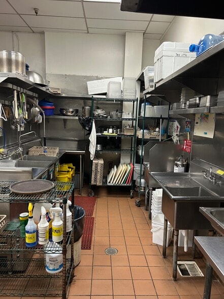 More Photos Of 9150-9198 W Olympic Blvd, Beverly Hills Storefront For Lease