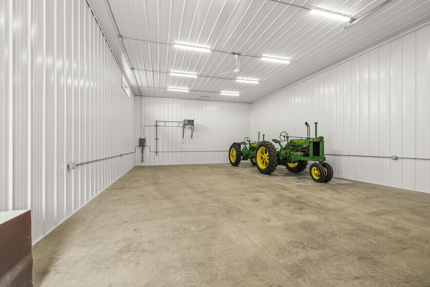 More Photos Of 1836 Ellis Rd, Custer Warehouse For Sale