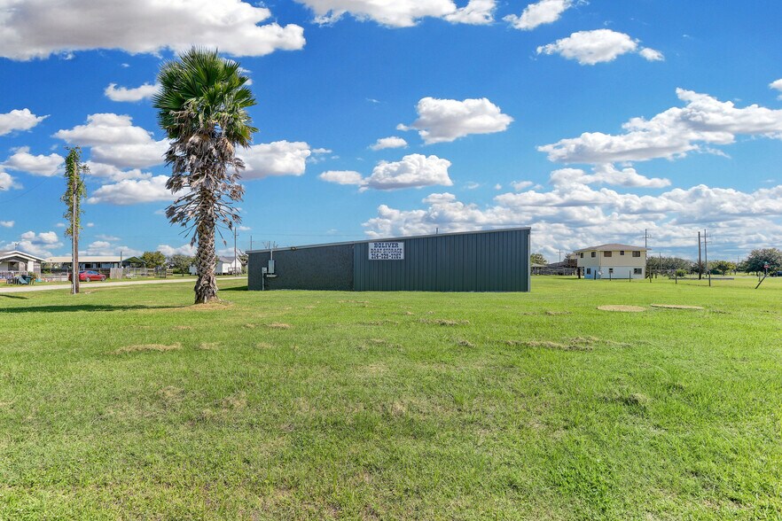 More Photos Of 1426 Nelson Ave, Port Bolivar Warehouse For Sale