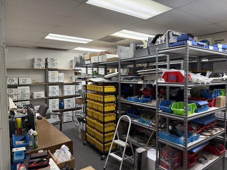 More Photos Of 2430 Oak St, Cumming Service For Sale