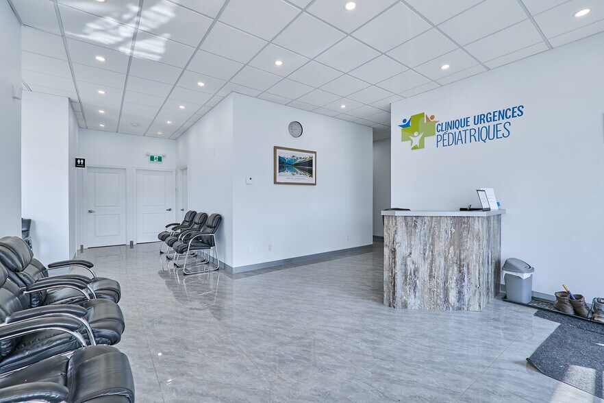 More Photos Of 1120 Boul Du Curé-Labelle, Blainville Office For Lease