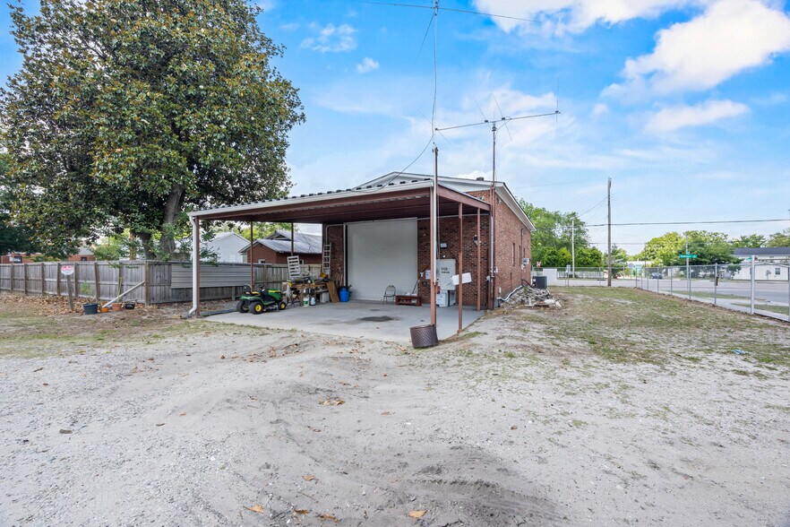 More Photos Of 1120 Dawson St, Wilmington Flex For Sale