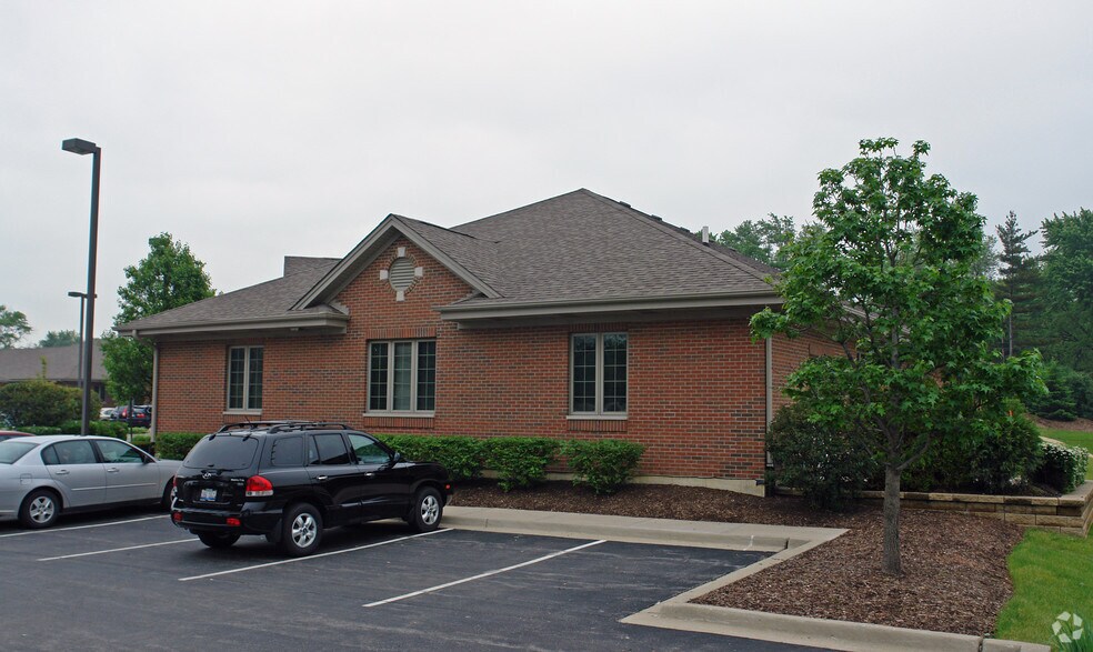 More Photos Of 6845-6847 S Kingery Hwy, Willowbrook Office For Sale