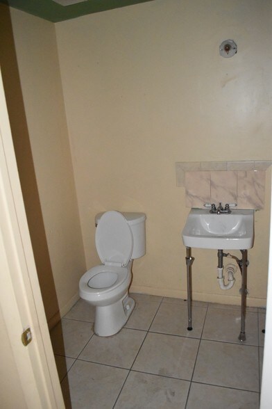 More Photos Of 4040 SW 69th Ave, Miramar Freestanding For Sale