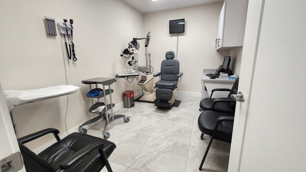 More Photos Of 9601 SW 40th St, Miami Medical For Sale