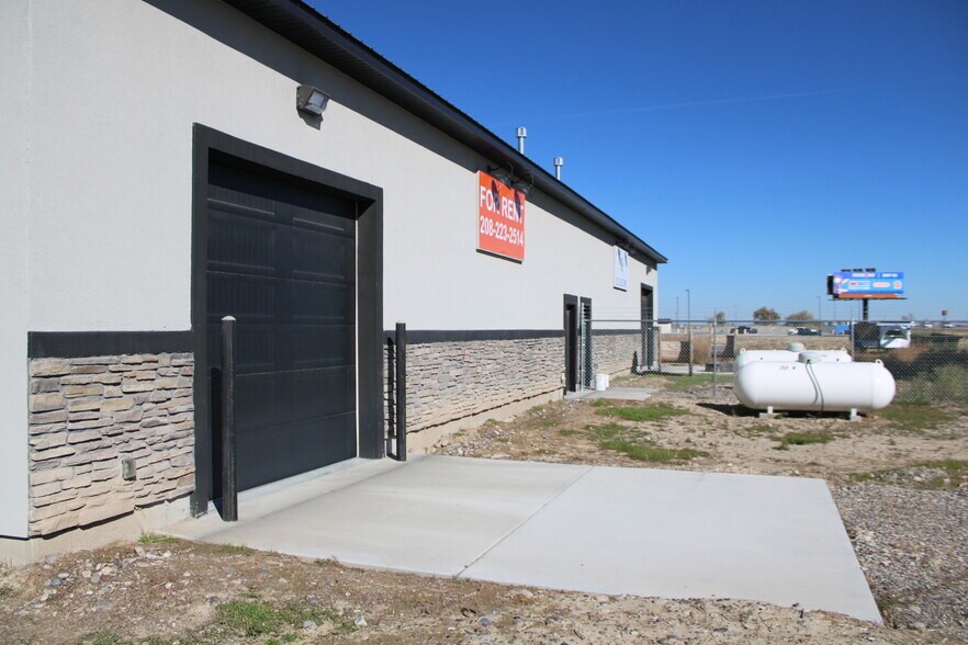 More Photos Of 57 W 465 N, Blackfoot Light Manufacturing For Lease