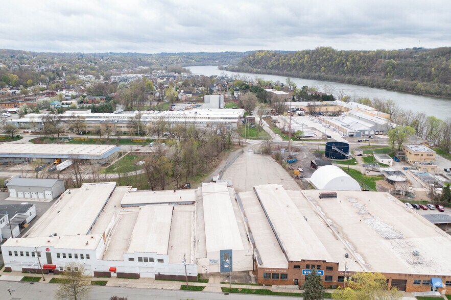 More Photos Of 140C Pennsylvania Ave, Oakmont Warehouse For Lease