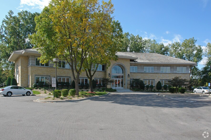 More Photos Of 12455 Ridgedale Dr, Minnetonka Office For Lease