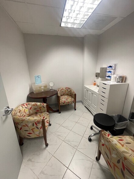 More Photos Of 5530 Wisconsin Ave, Chevy Chase Medical For Lease