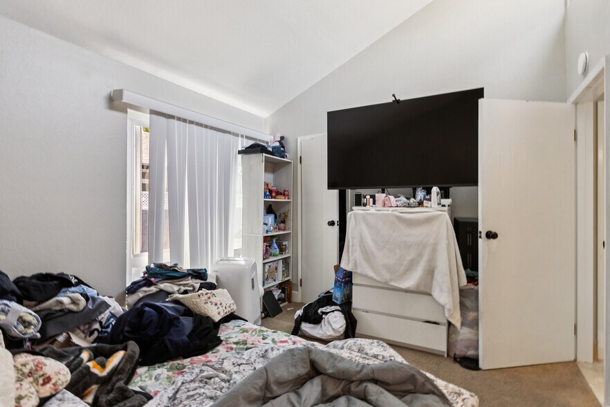 More Photos Of 1411 Oxford St, Redwood City Apartments For Sale