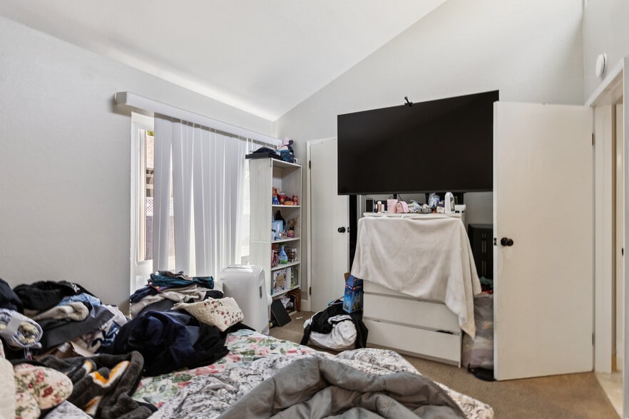 More Photos Of 1411 Oxford St, Redwood City Apartments For Sale