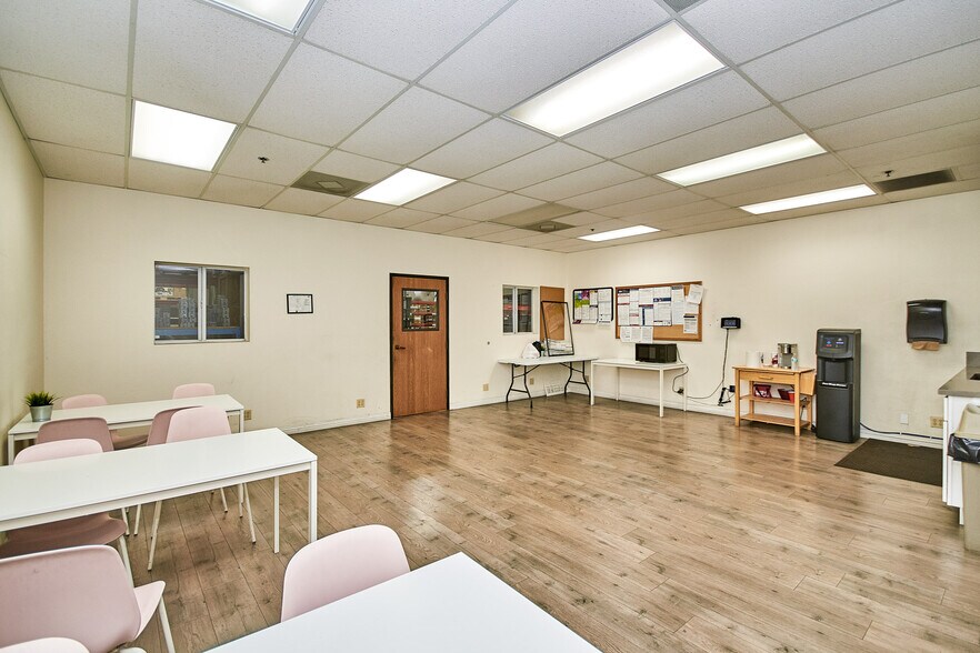 More Photos Of 560 S Melrose St, Placentia Warehouse For Lease